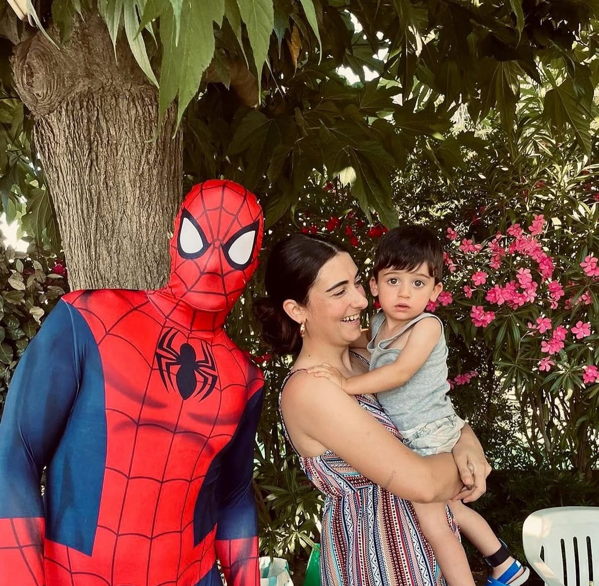 Animazione bimbi: incontro con Spiderman nel giardino del Bagno Dover 175