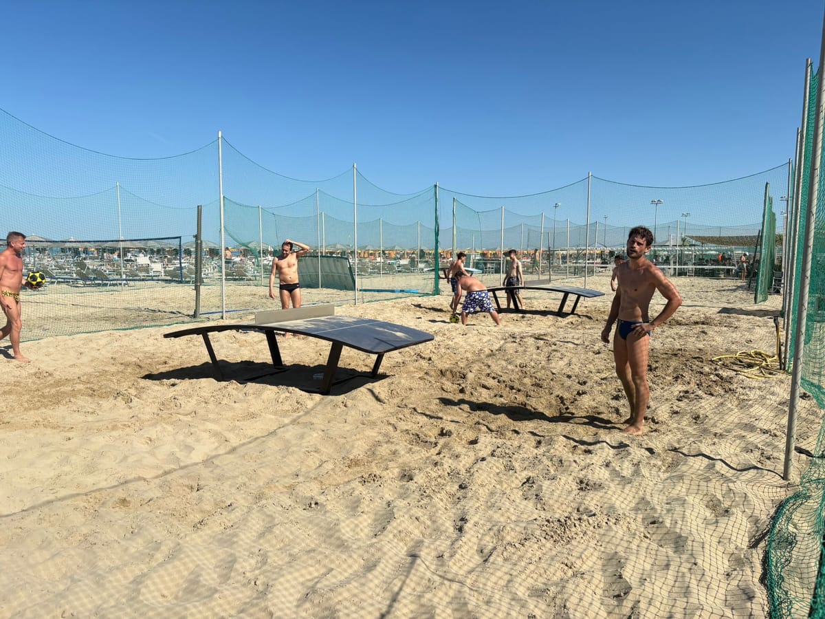 Beach tennis e ping pong al Bagno Dover 175: tavoli outdoor in spiaggia